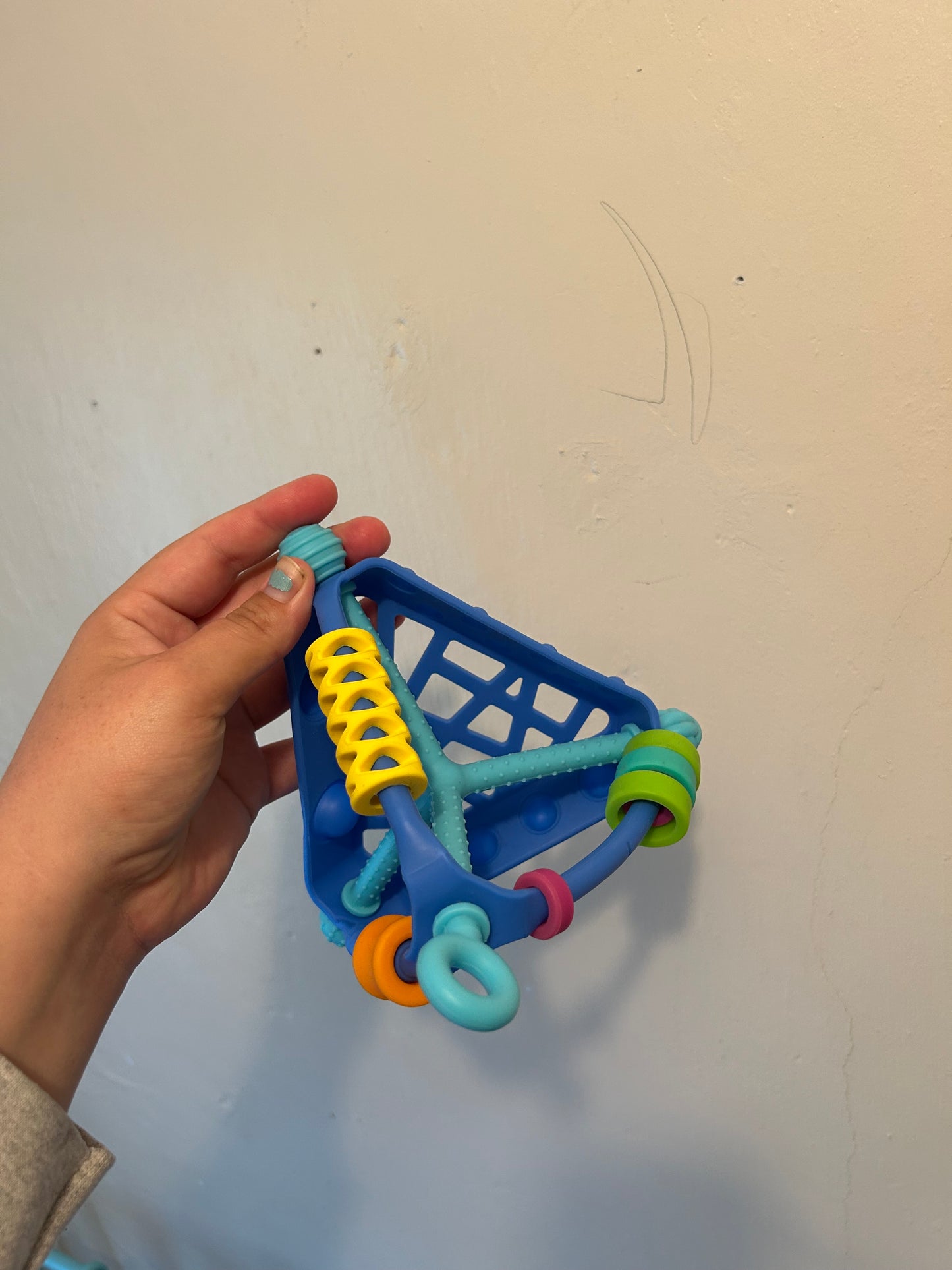 Mobi wigloo teething triangle toy