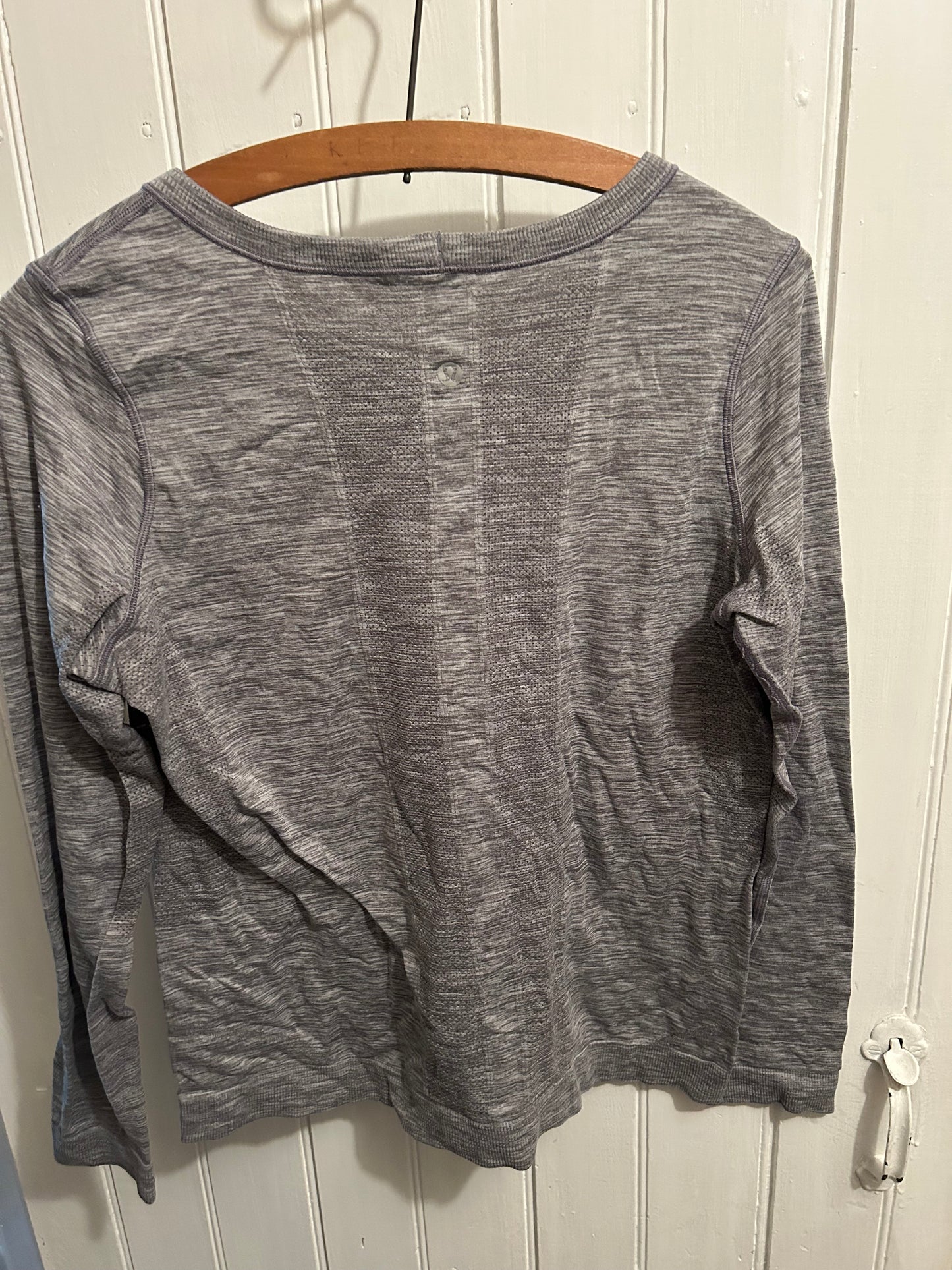 Lululemon 6/8 grey athletic dry quick long sleeve shirt