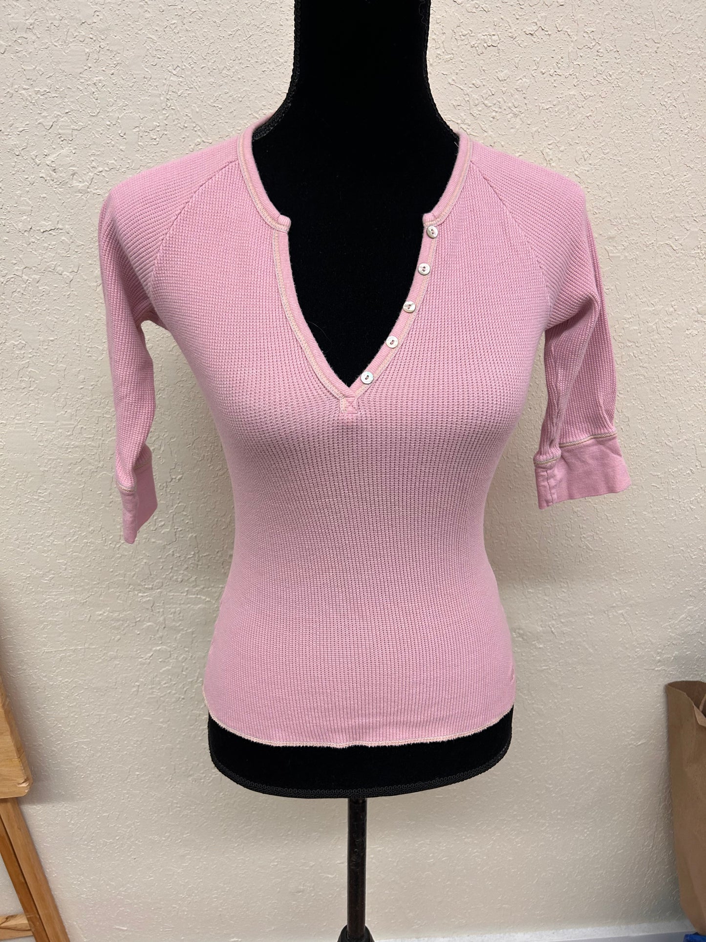 Tommy Hilfiger large pink vneck half sleeve crop top