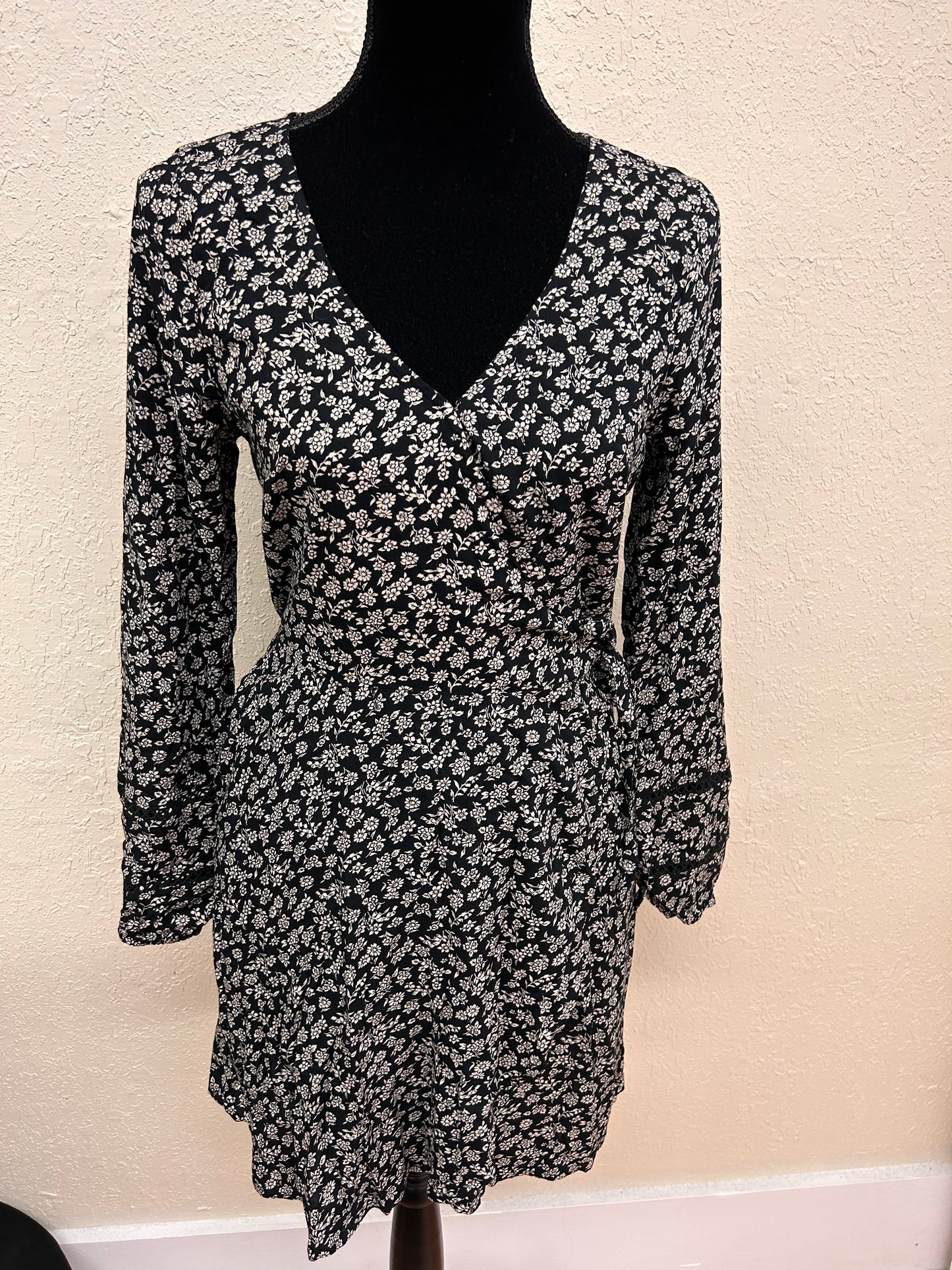 NEW Holister black floral long sleeve wrap dress