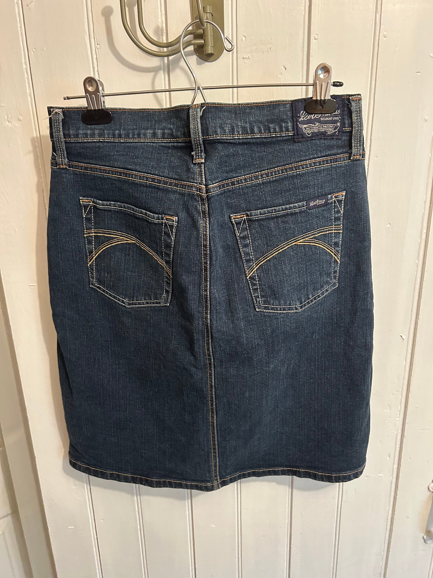 Levi’s 8 dark wash knee length skirt