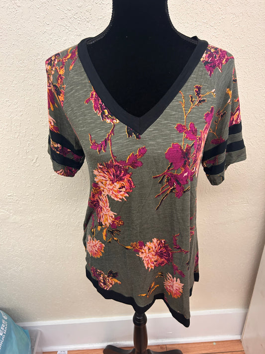 Maurcies medium green & purple floral vneck T-shirt