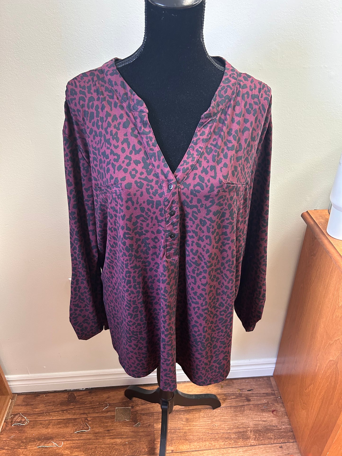 MyStyle 2x burgundy cheetah print top