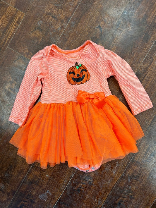 Children’s place 6/9m pumpkin onsie dress