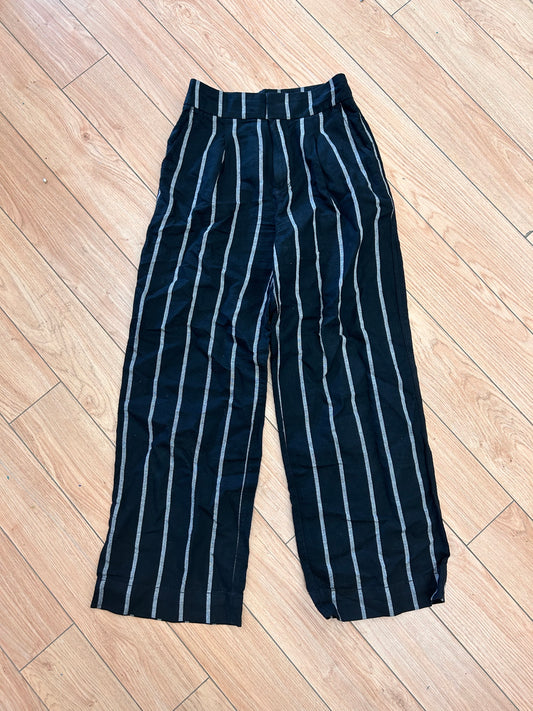 Gap 0 black & white striped wide leg pant