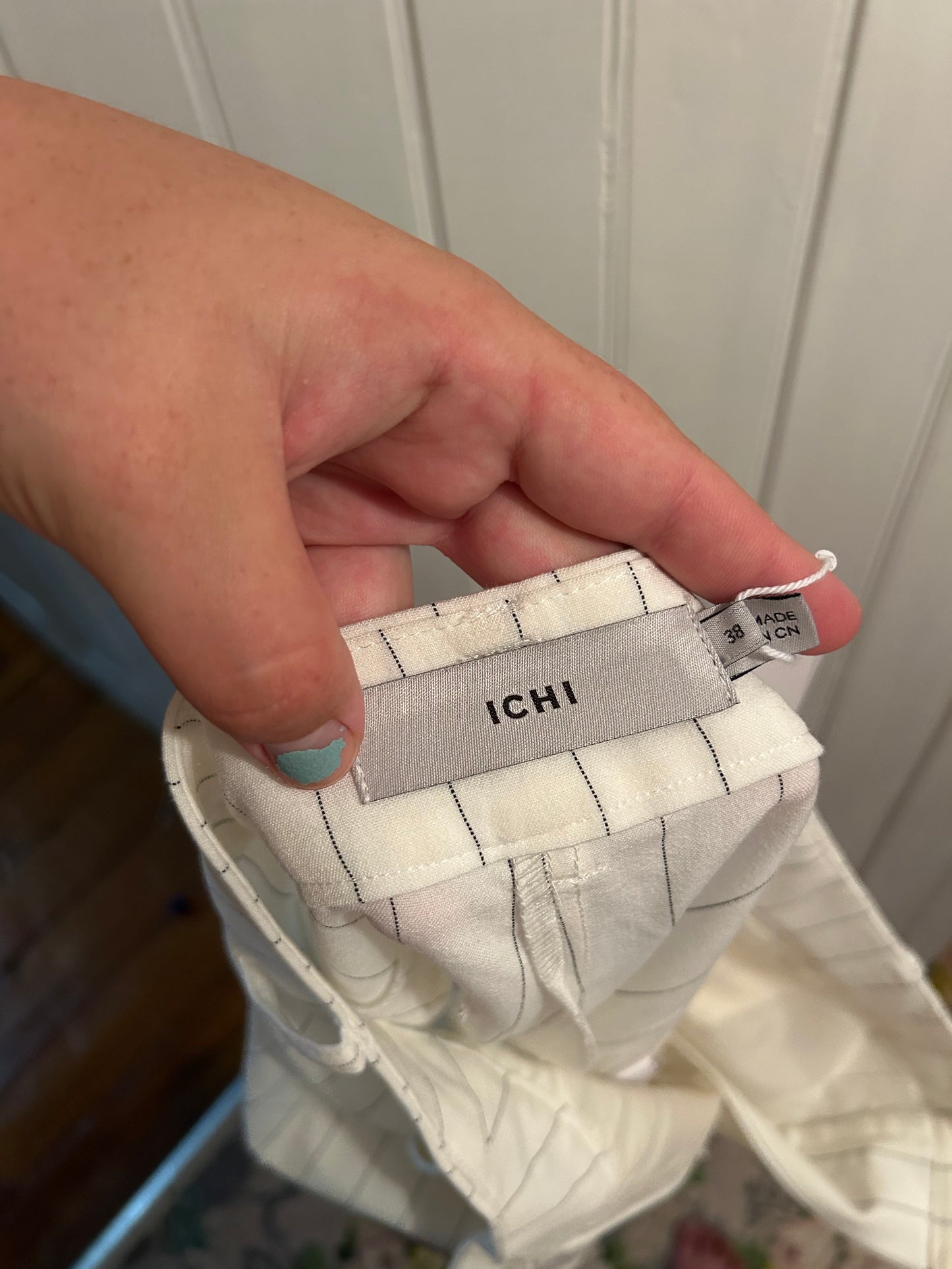 NEW Ichi women’s 38 white striped shorts