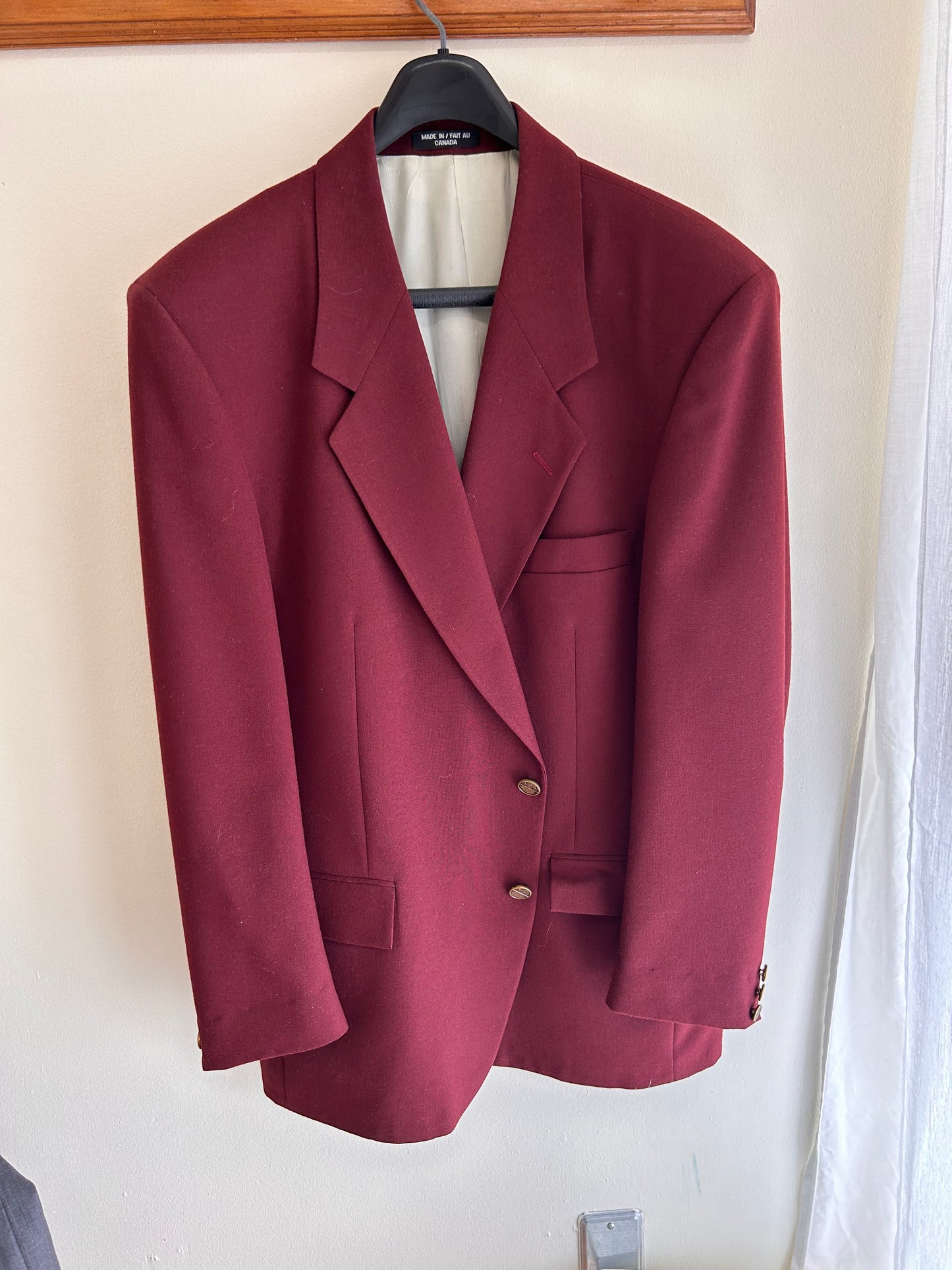 Embassy Row men’s xl burgundy suit jacket