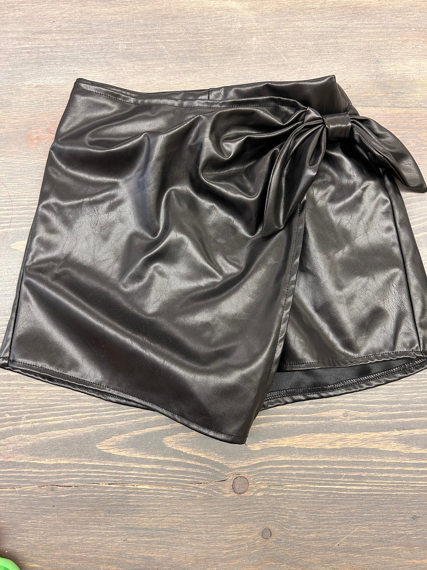 Shein 10 pleather skort