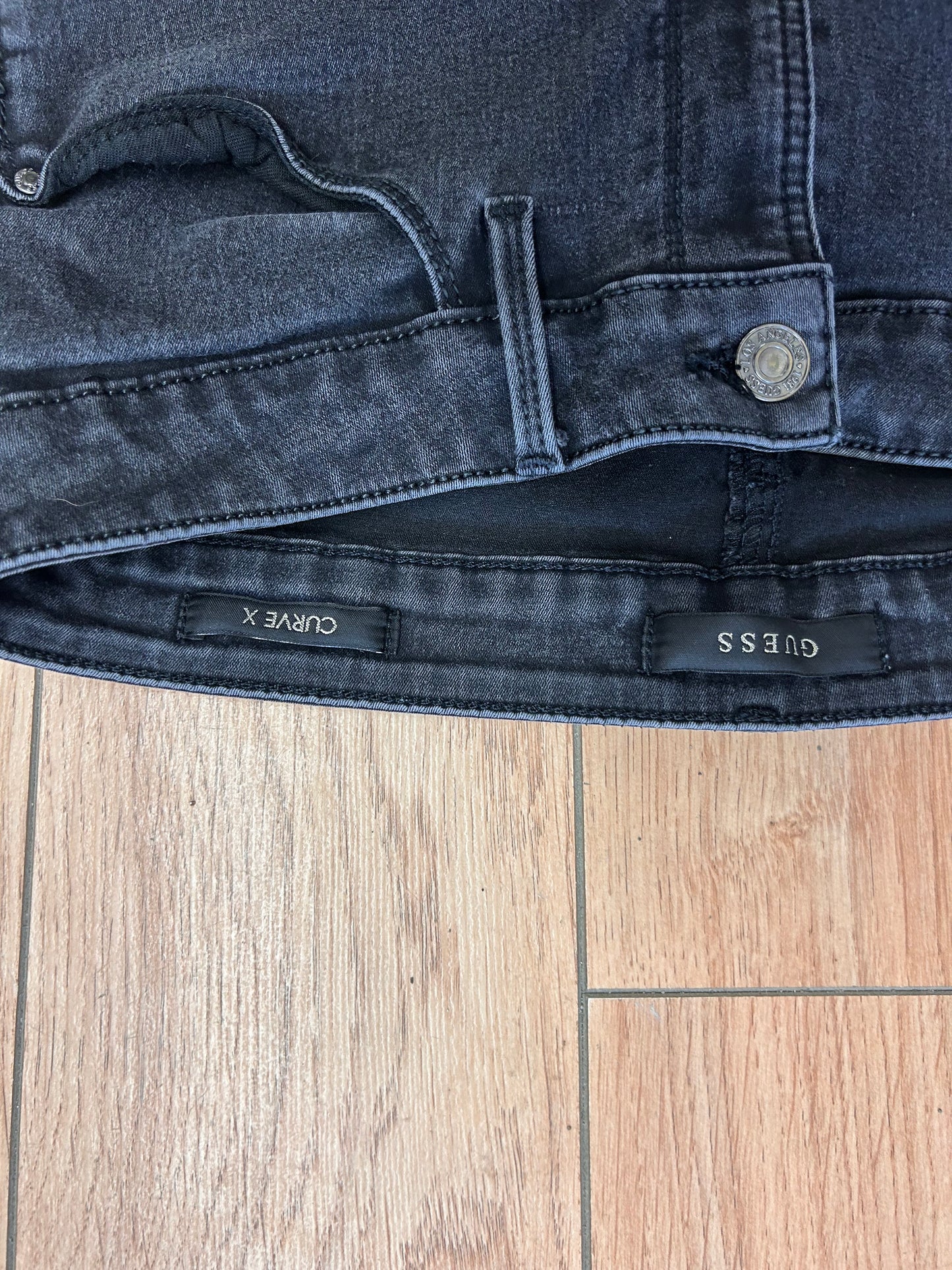 Guess 30 black mid rise skinny jeans