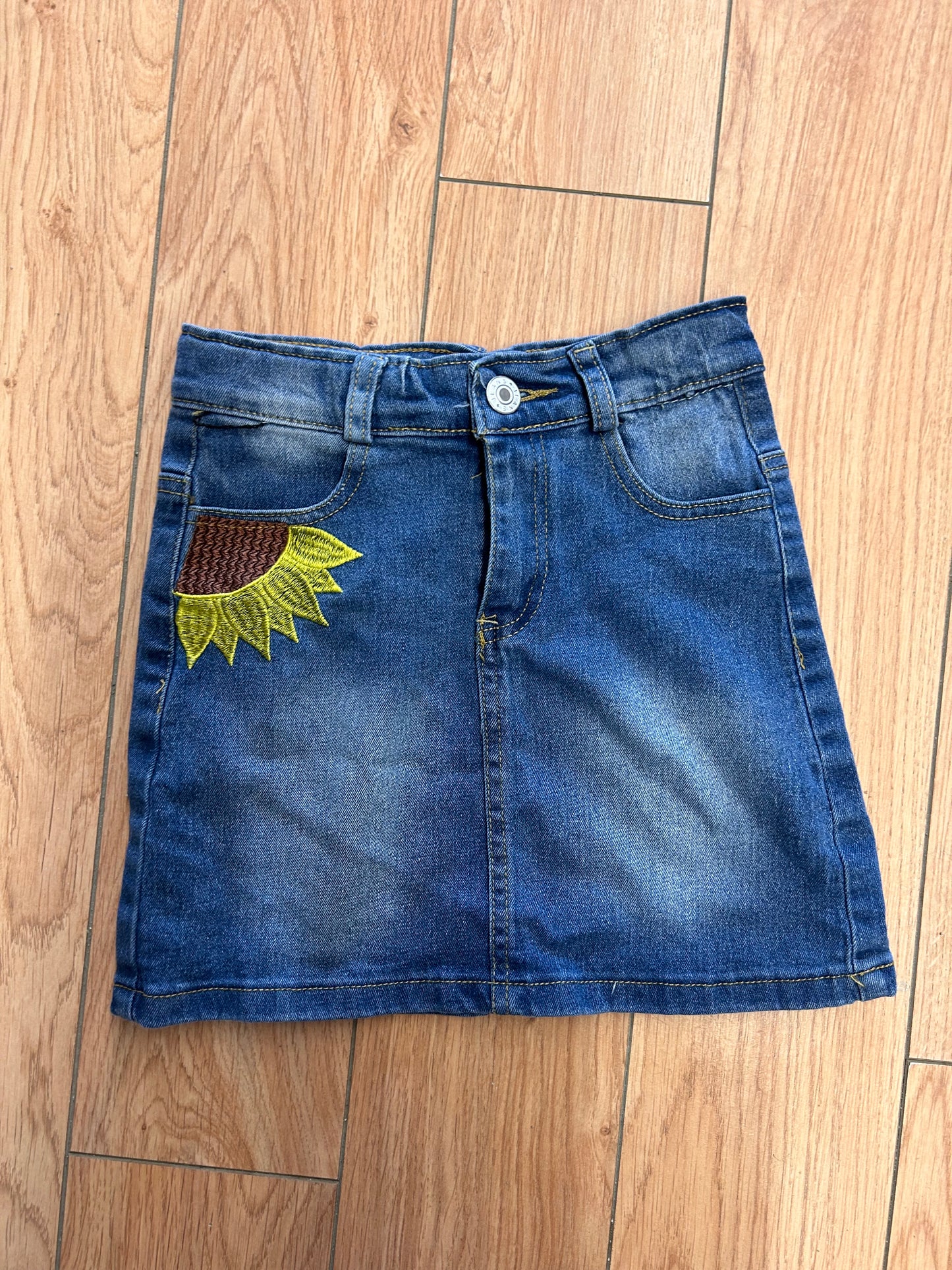 Small shop 4/5 sunflower embroidered denim skirt