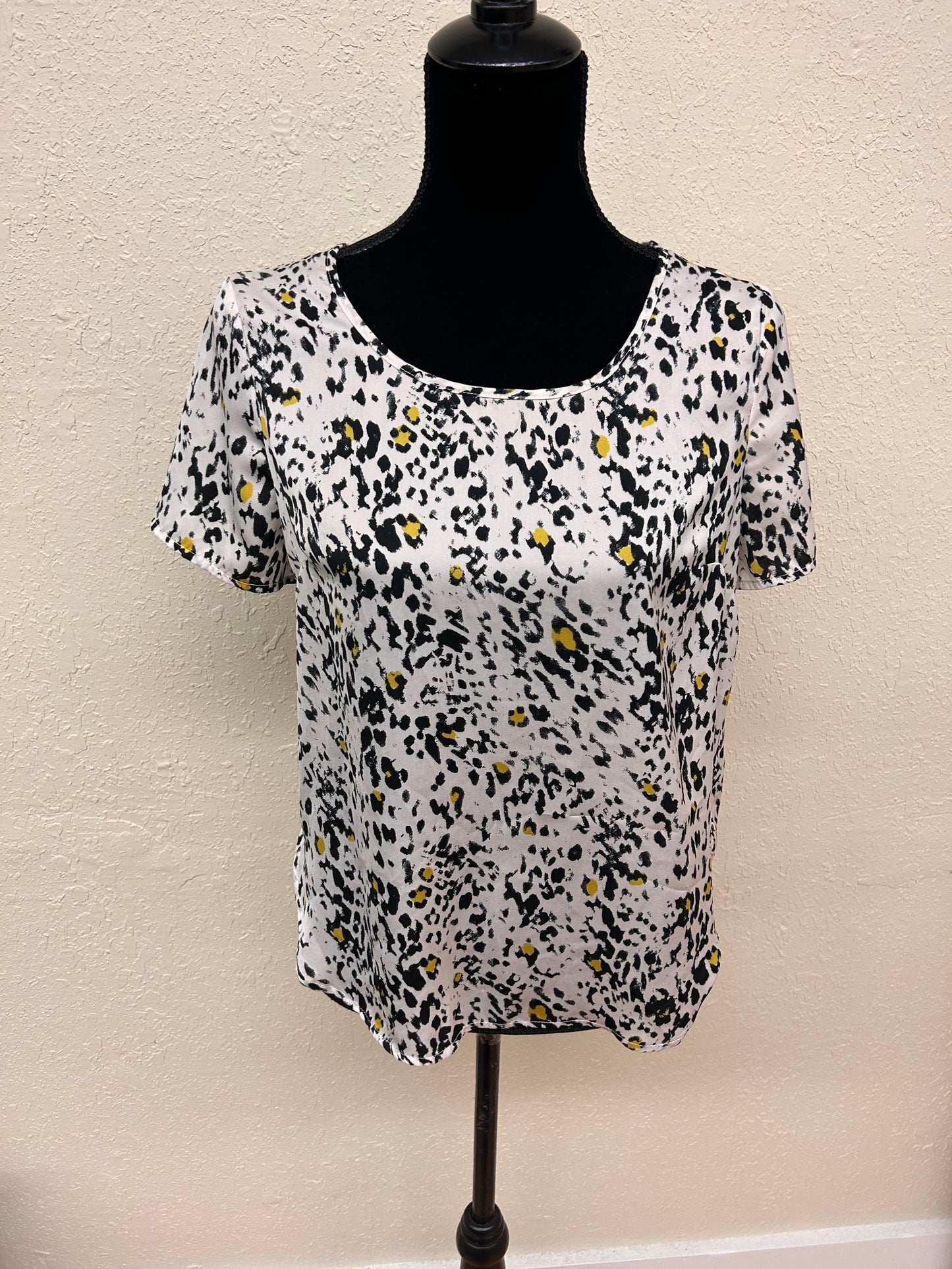 Dynamite small black & yellow cheetah-like blouse