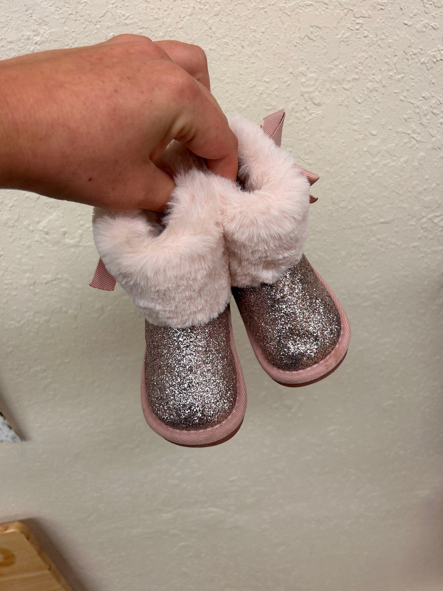 Joe fresh 5 pink glitter ugg boots