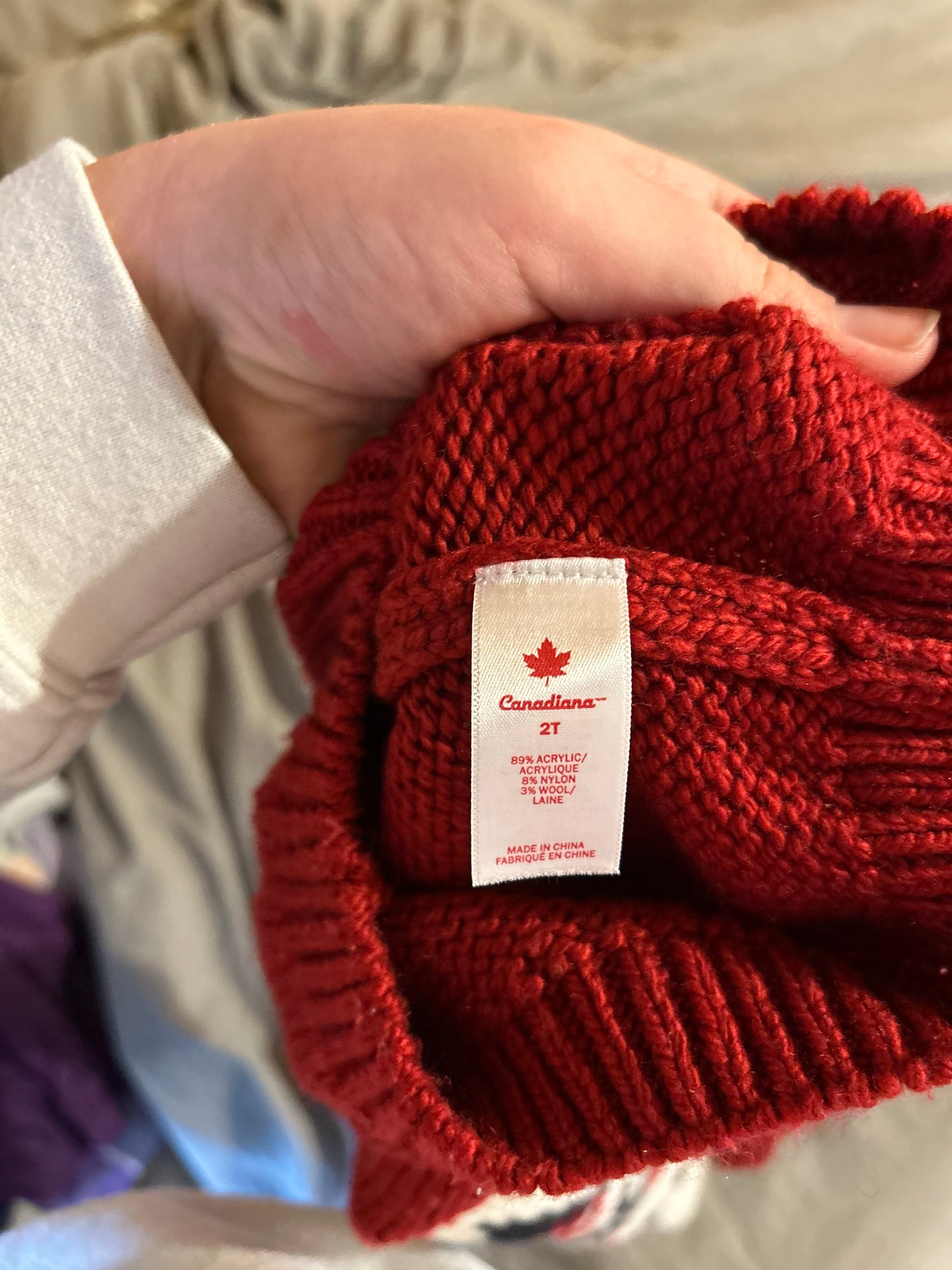 Canadian 2t knit sweater