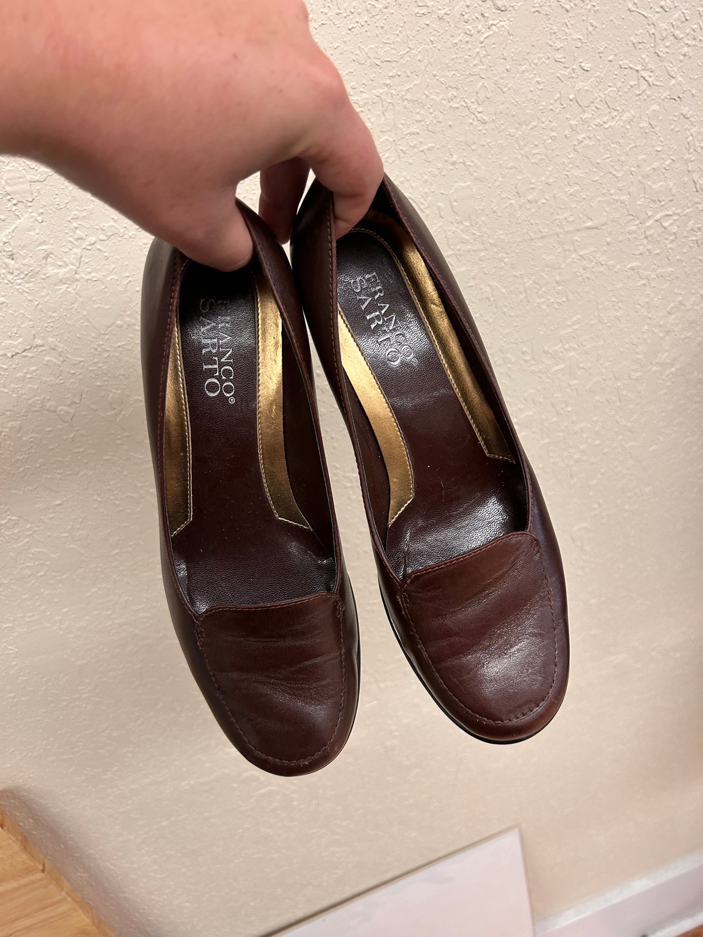 NEW Franco Sarto 7.5 brown kitten heels