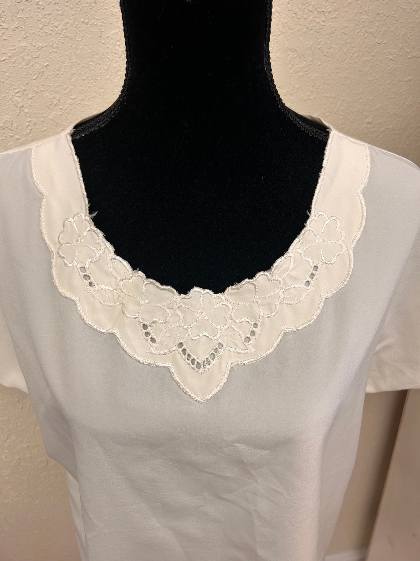 Vintage hiroko large lace neck blouse