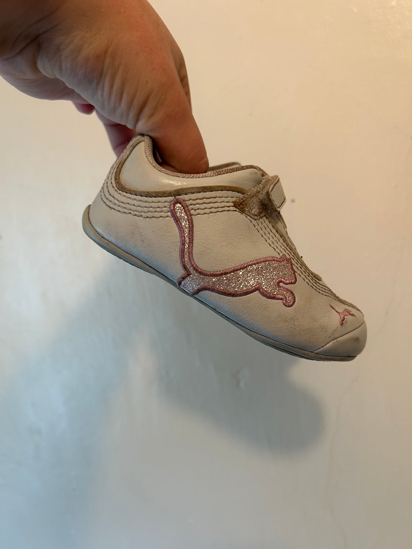 Puma infant 6 off white & pink sneakers