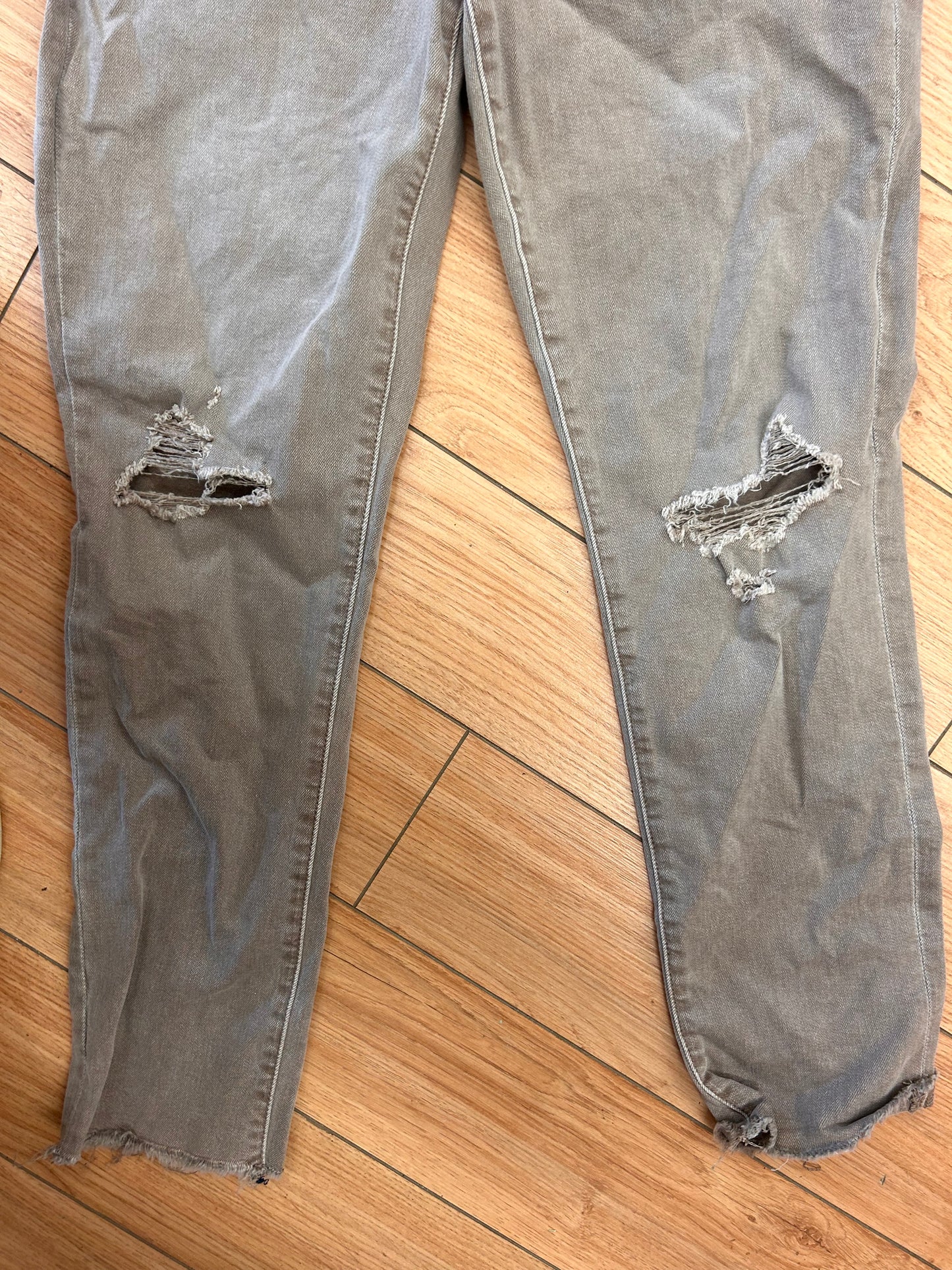 American eagle 12 brown distressed skinny jeans