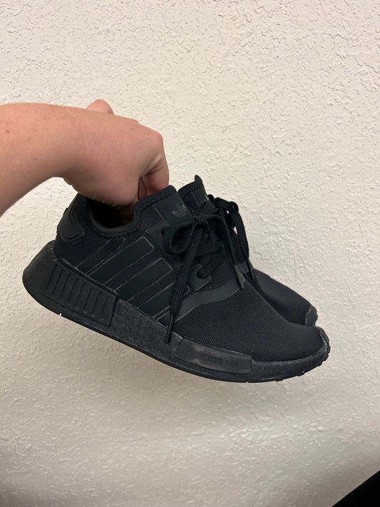 Adidas women’s 5.5 black runners