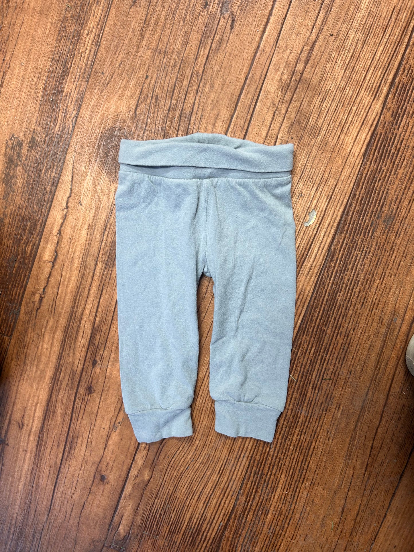 Mexx 0/3m grey pants