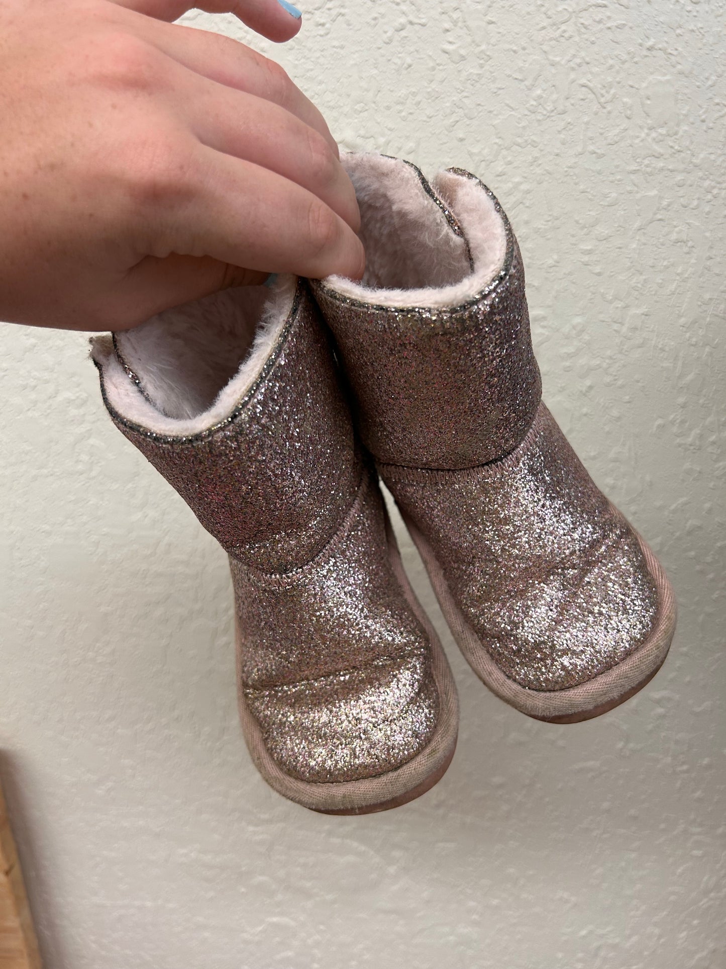 Joe fresh 8 pink glitter ugg boots