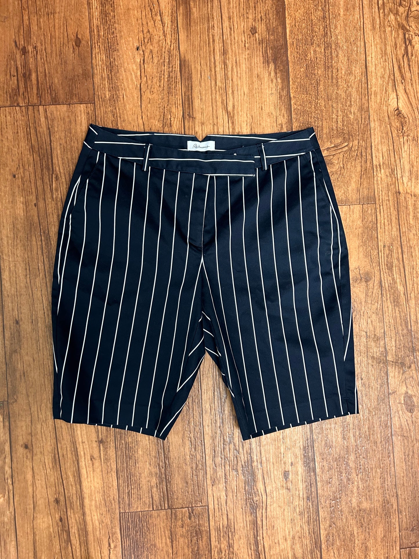 Reitmans 9 blue & white striped shorts