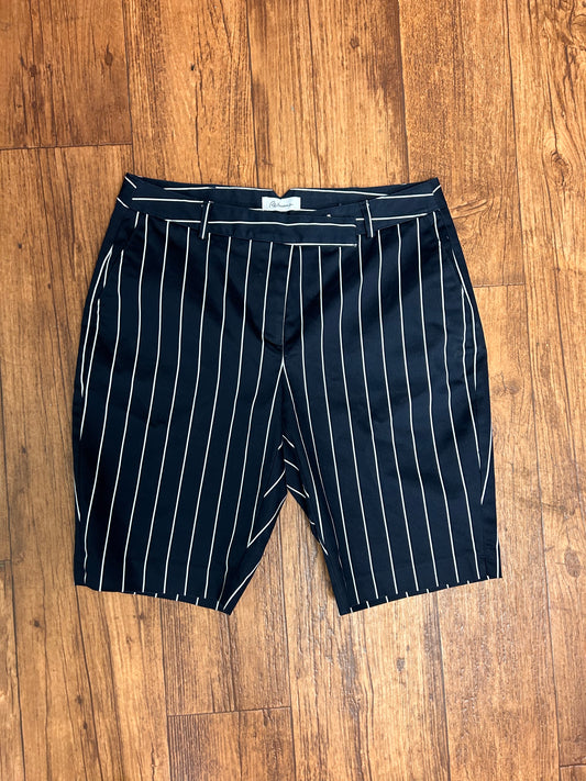 Reitmans 9 blue & white striped shorts