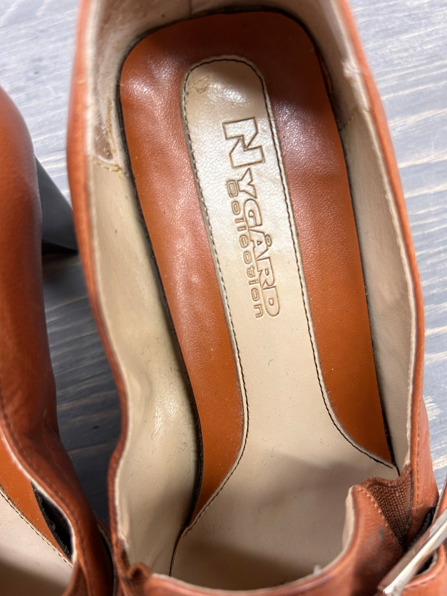 Nygard size 6 brown square toe Heels