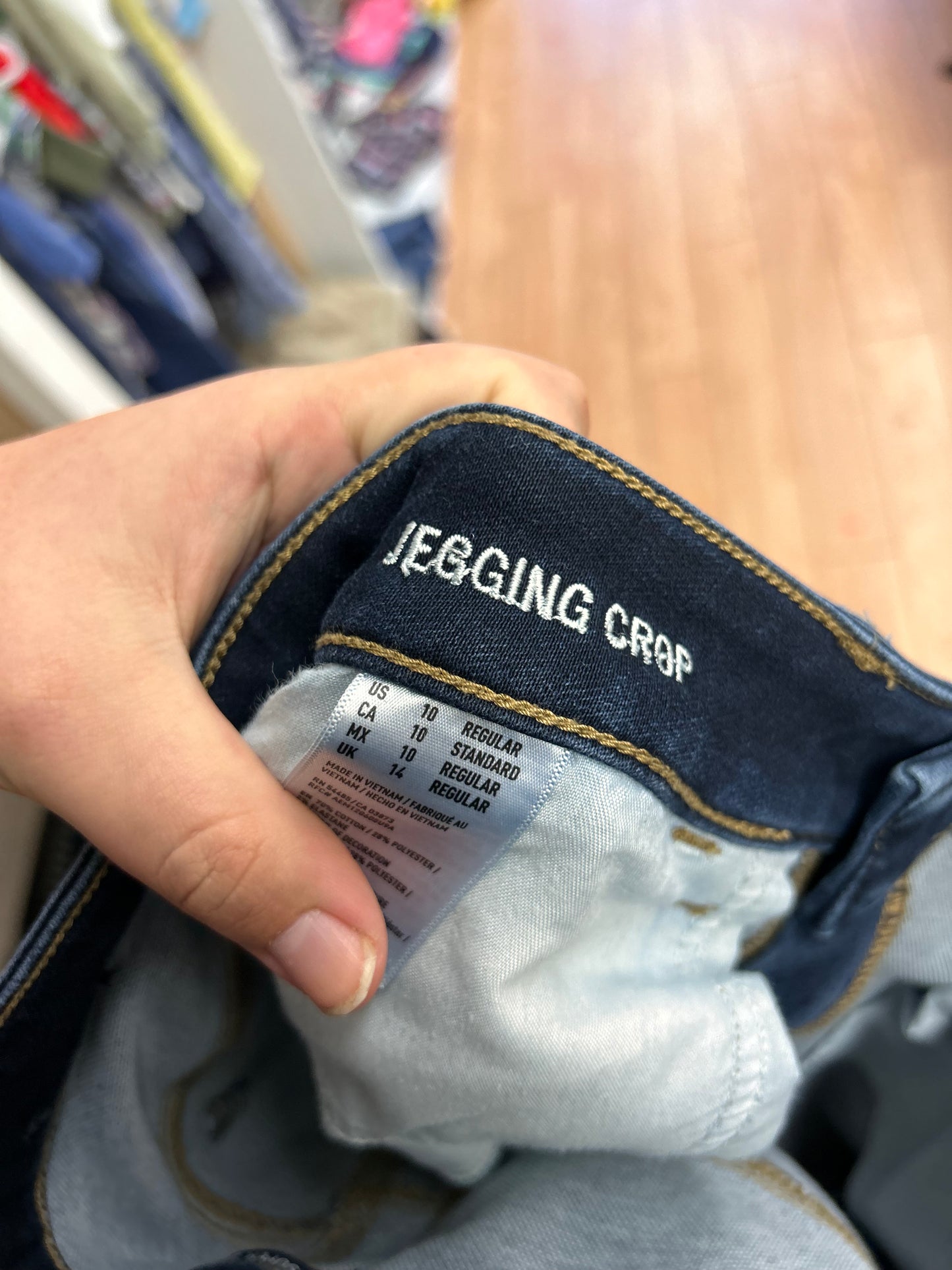 American eagle 10 dark wash cropped jeans