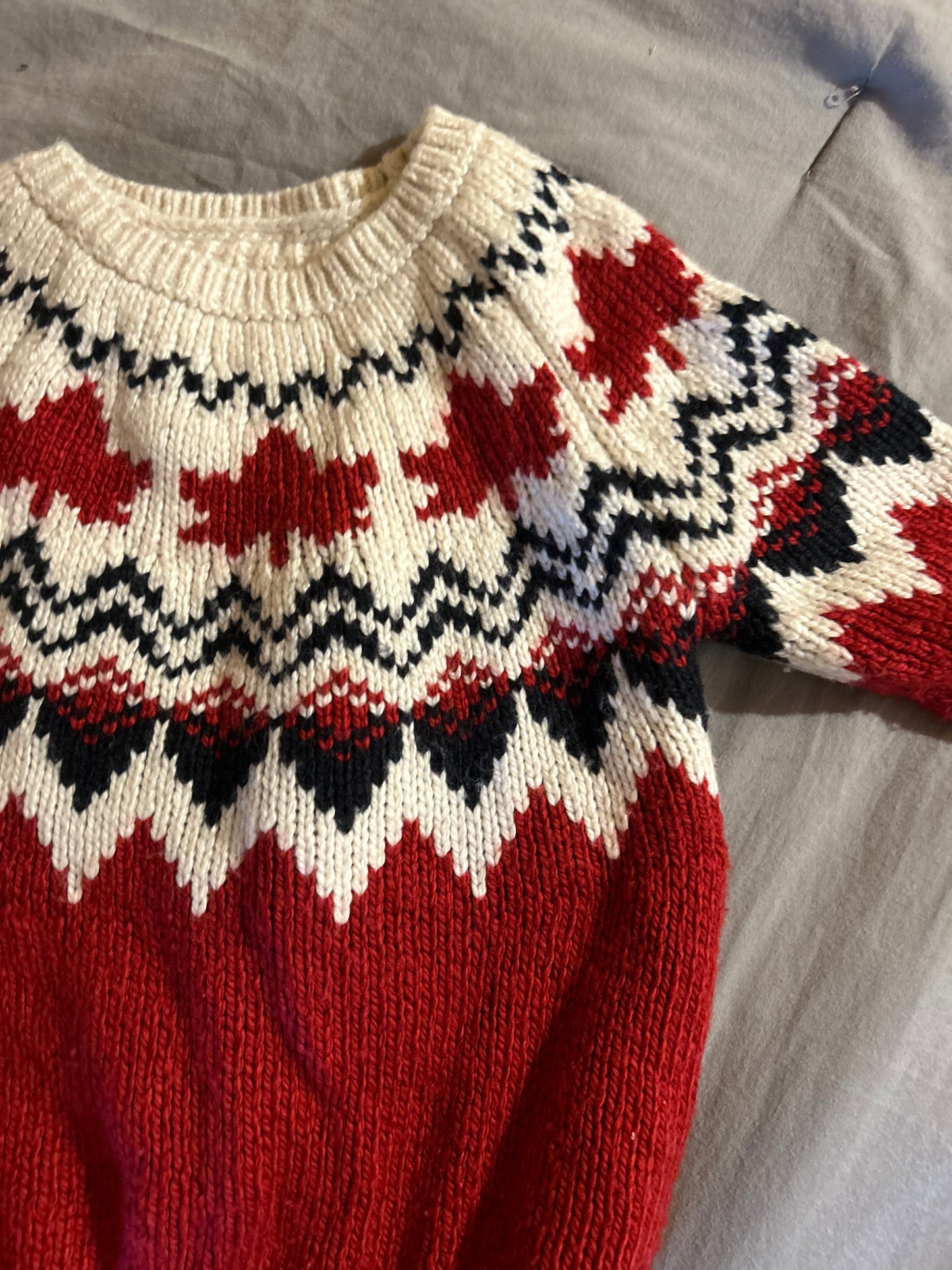 Canadian 2t knit sweater