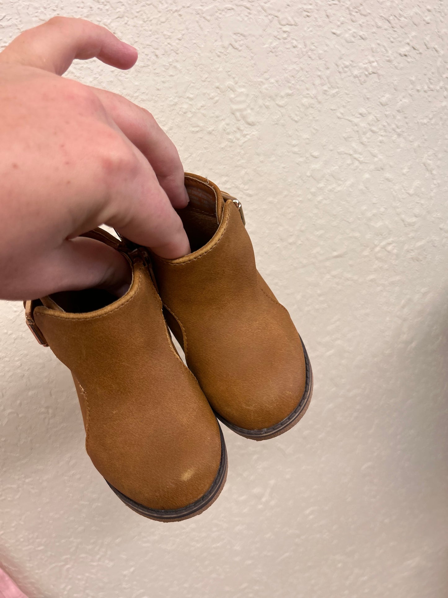 Children’s place infant 4 brown boots