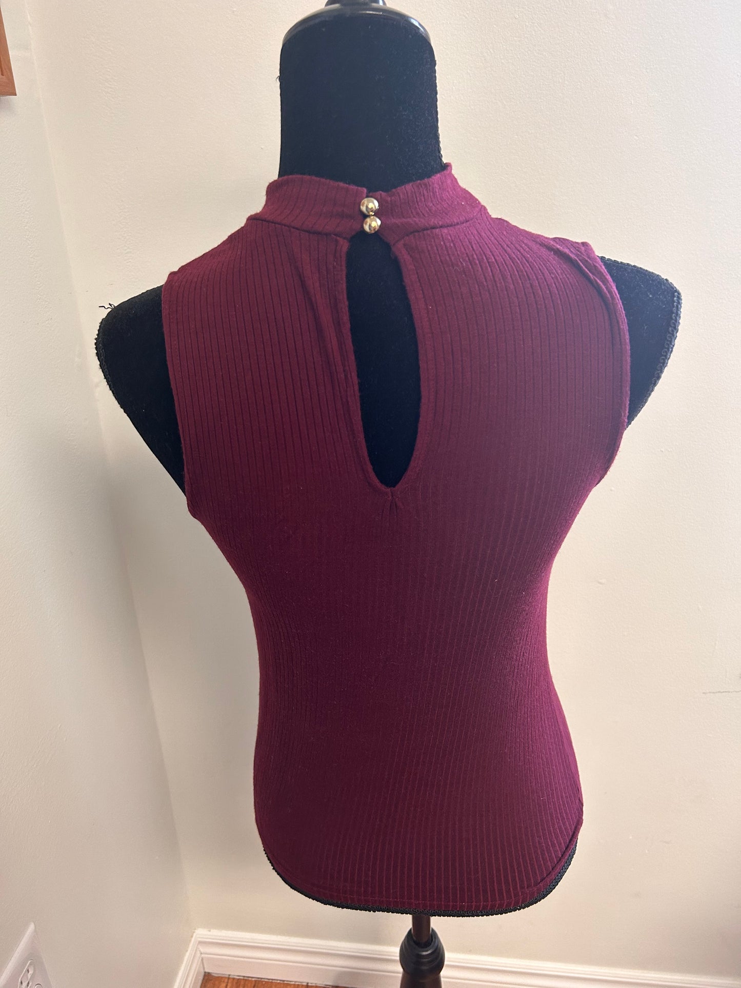 Guess medium burgundy ribbed high neck cutout tank blouse