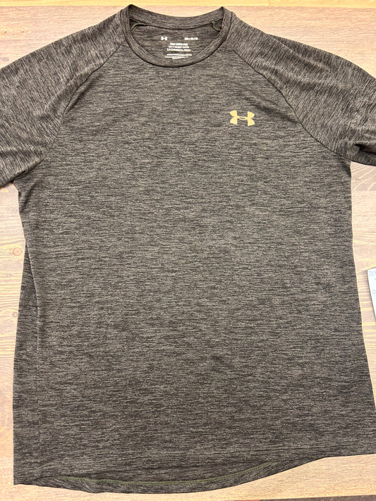 Under armour men’s medium black athletic tshirt