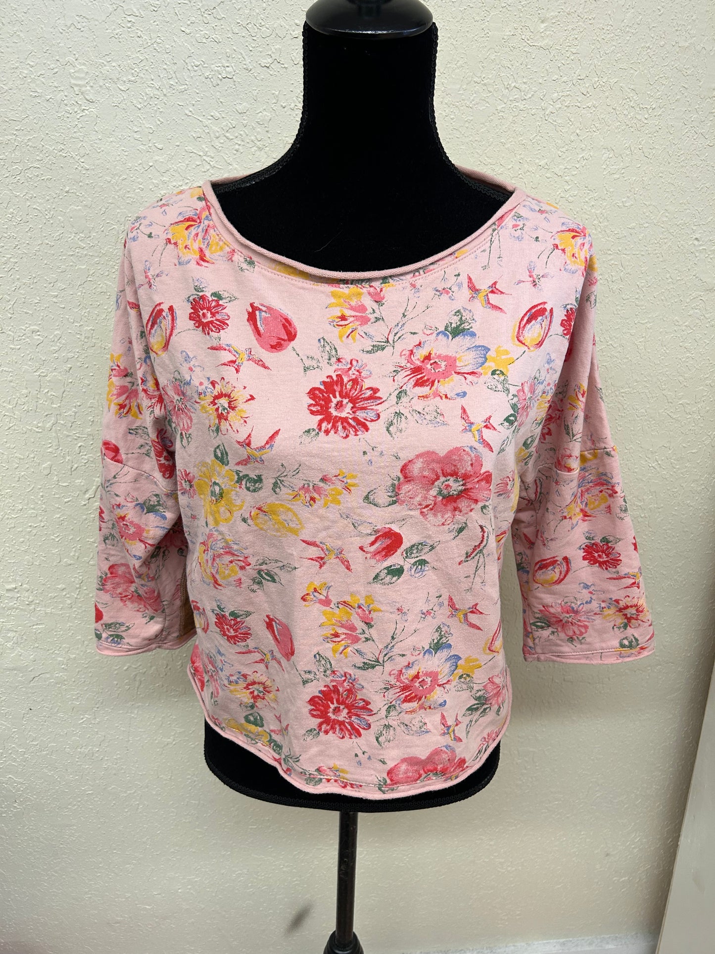 Free fusion Large pink floral cropped sweater