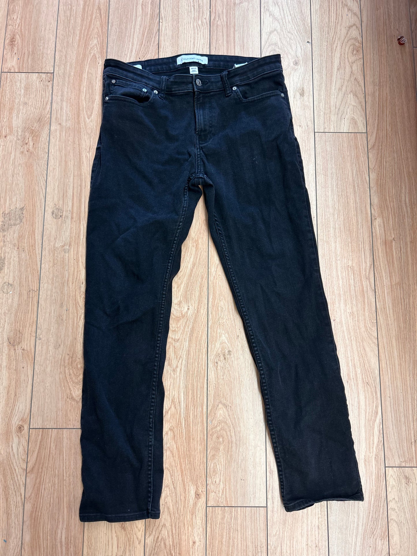 Calvin Klein men’s 34 black denim slim jeans