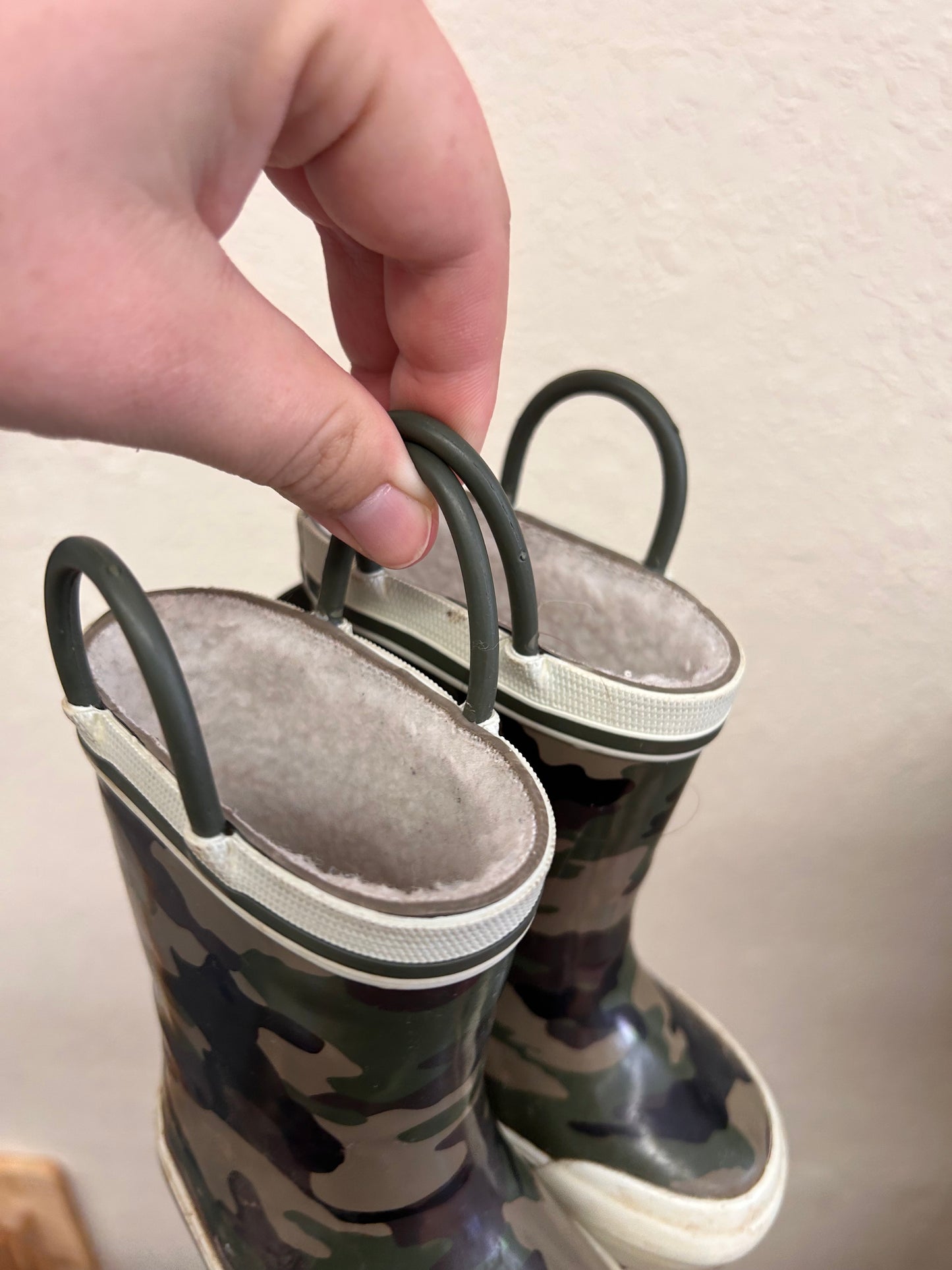 Infant 4 green camo rubber boots