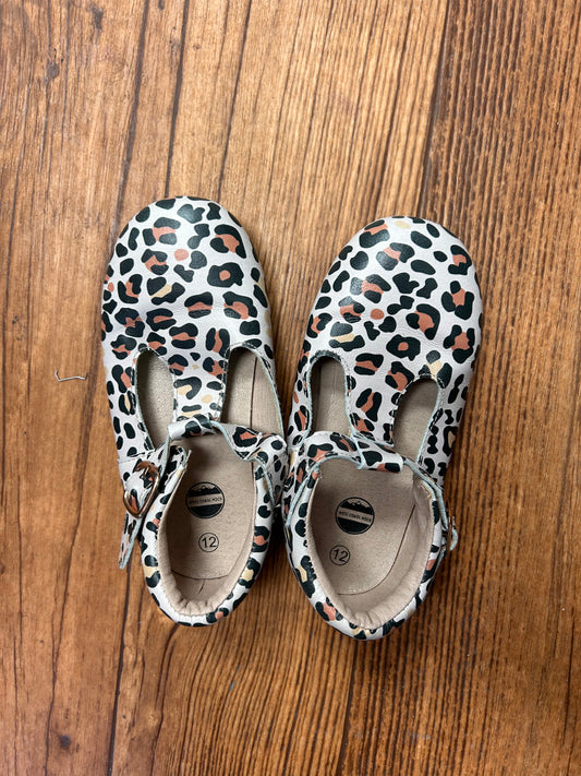 West Coast Moccasin 12 cheetah Mary Jane shoes