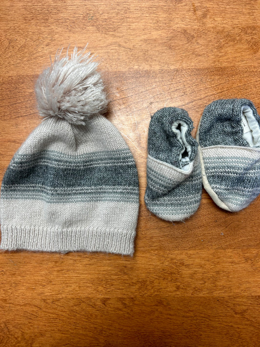 So Dorable 0-12m 2pc hat & slipper set