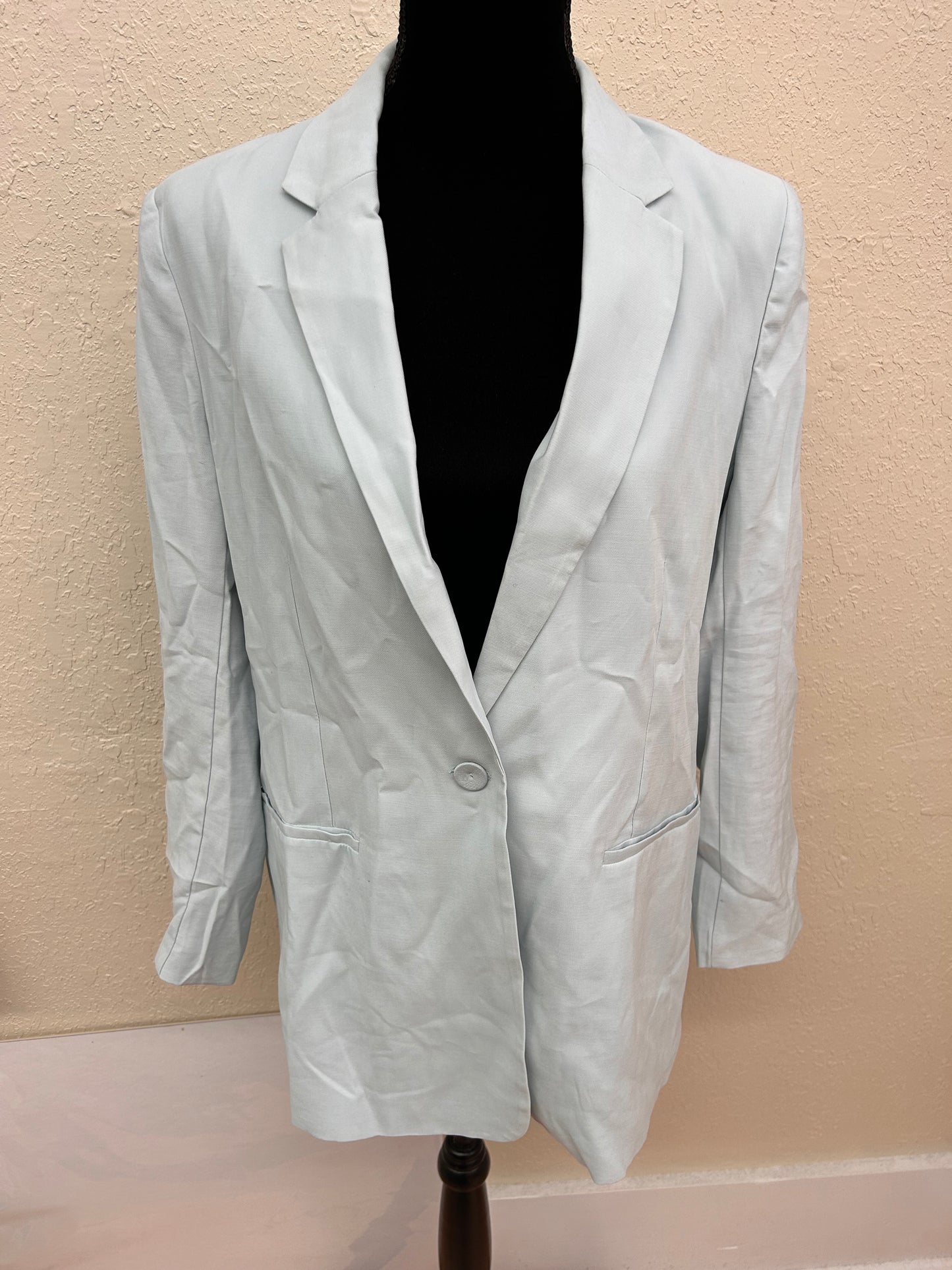 Dynamic large light blue blazer