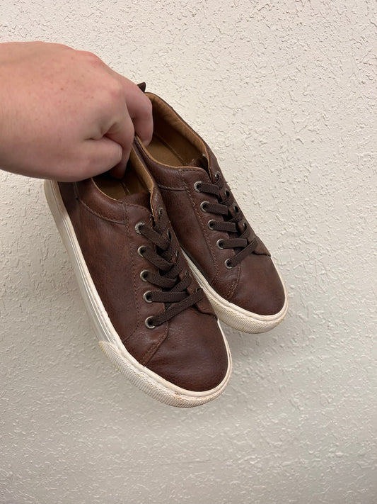 Old navy brown leather sneakers