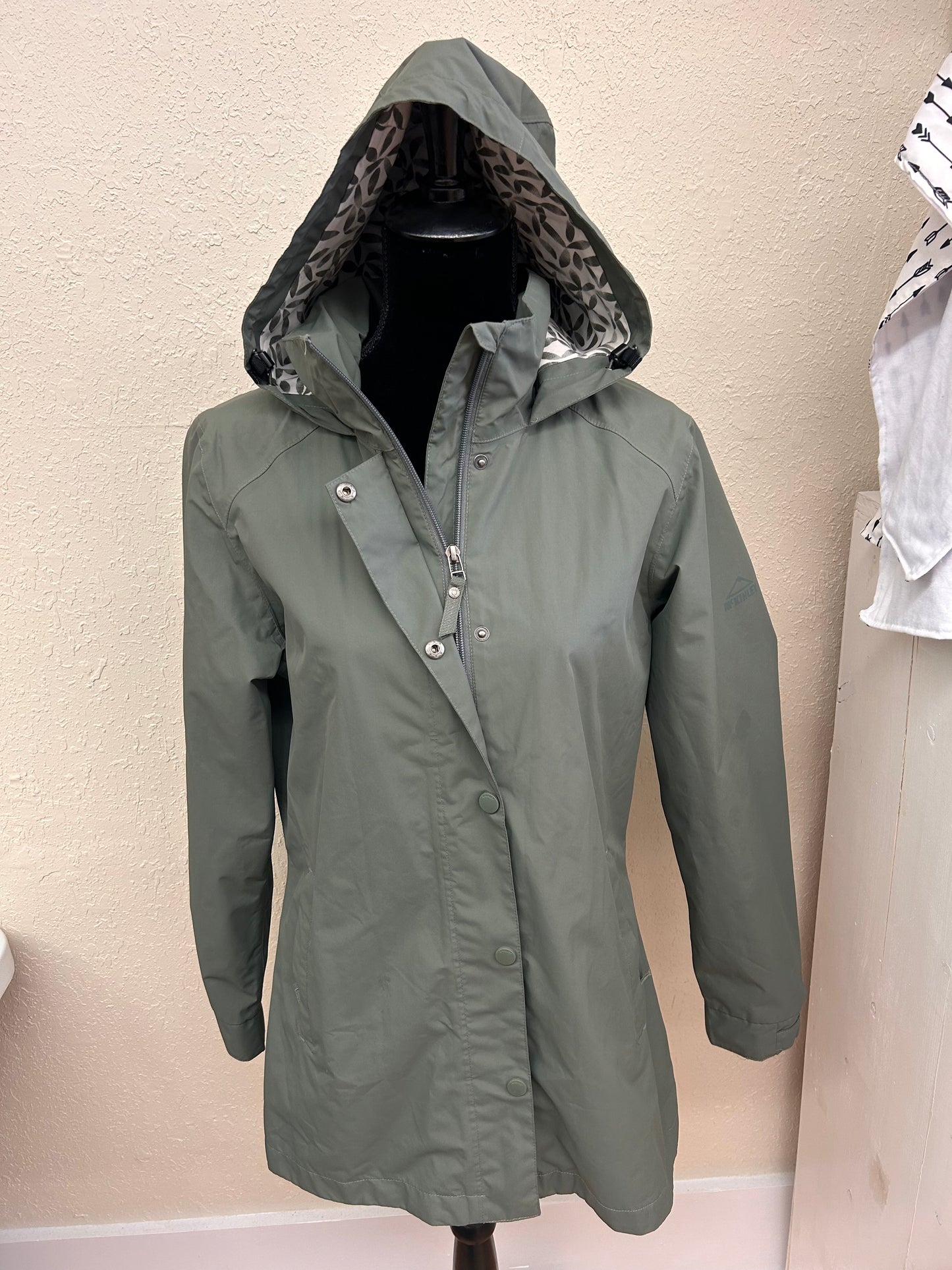 Mckinley medium green zip up hooded jacket