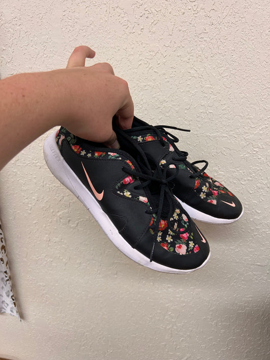 Nike 5.5Y pink & black floral runners