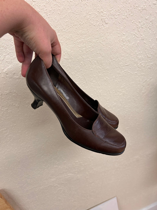 NEW Franco Sarto 7.5 brown kitten heels