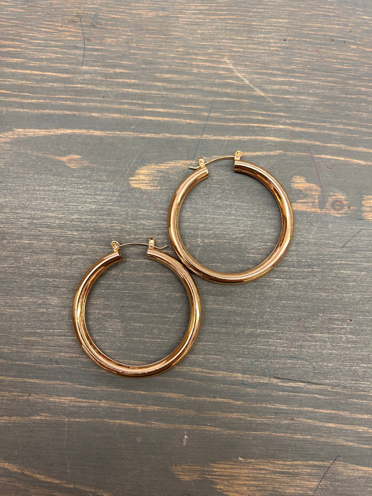 Chunky gold hoop earrings