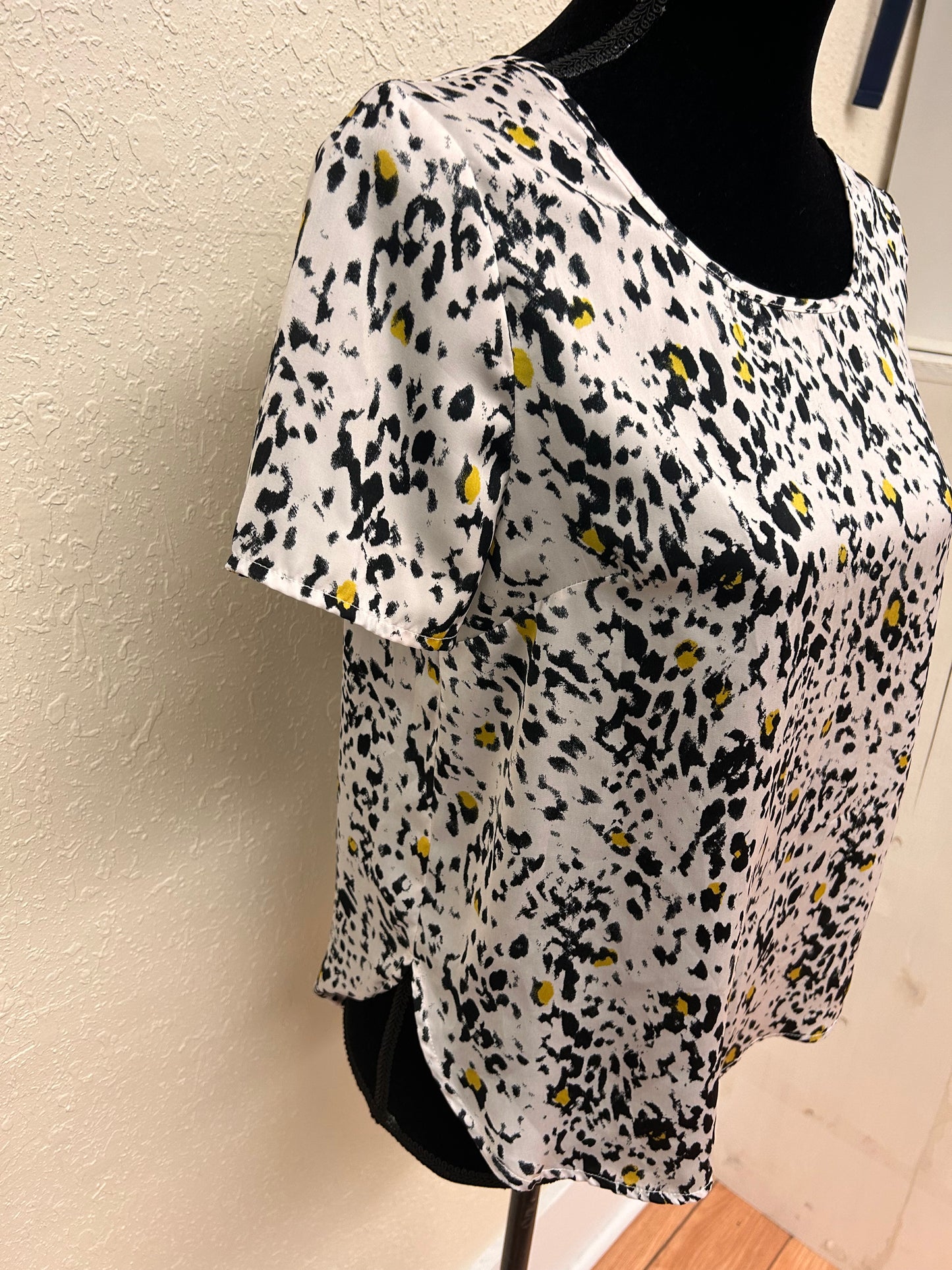 Dynamite small black & yellow cheetah-like blouse