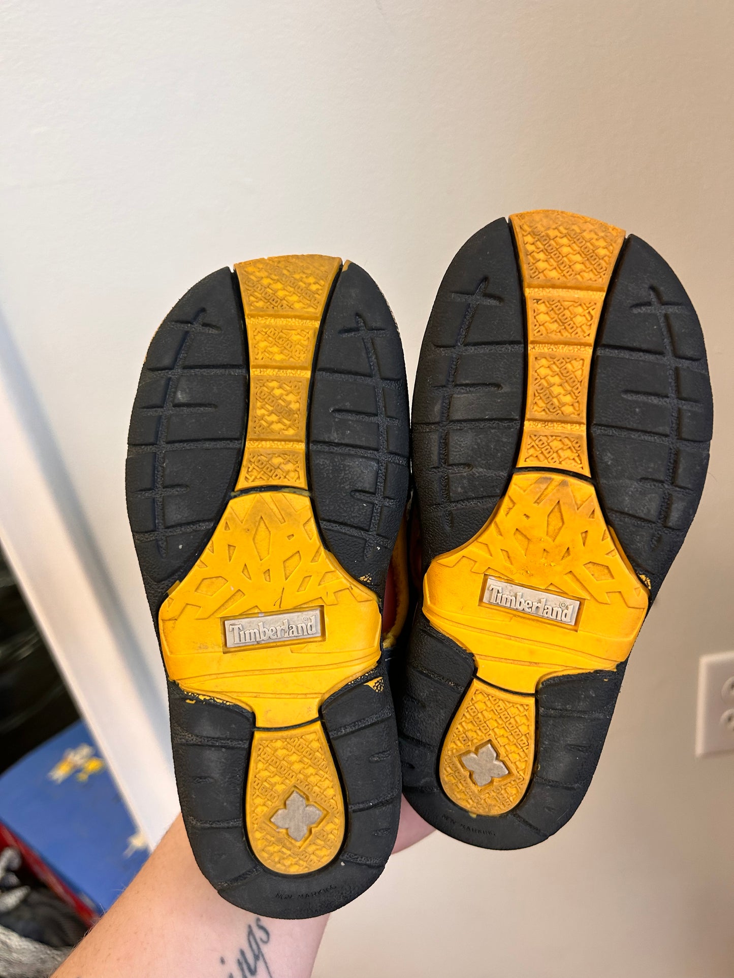 Timberland 11 black and yellow sandals