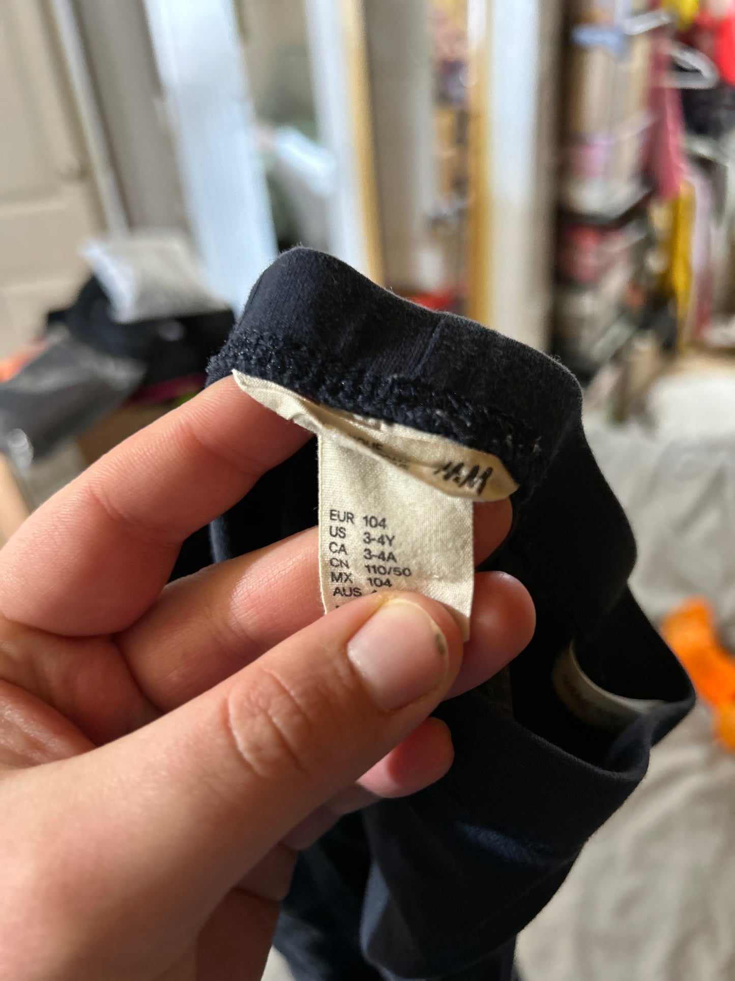 H&M 3/4t black capri leggjngs