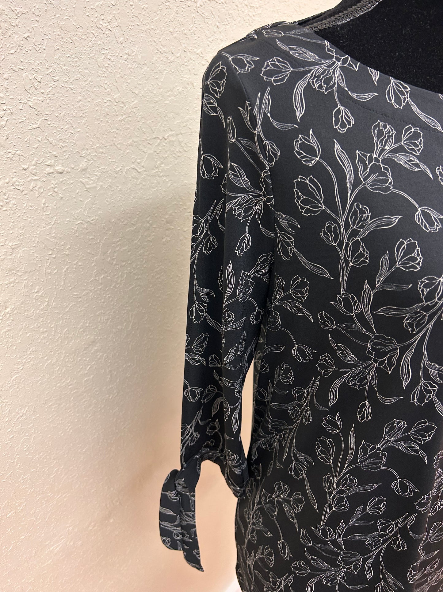 Banana Republic small black floral blouse