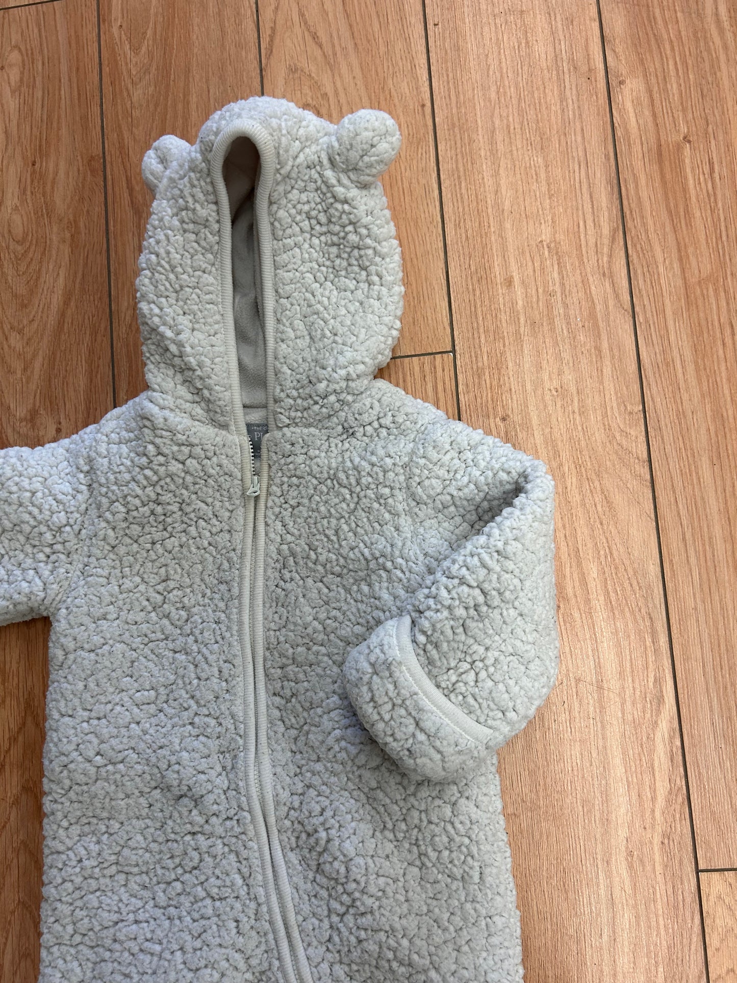 Children’s place 9/12m white Sherpa bunting suit