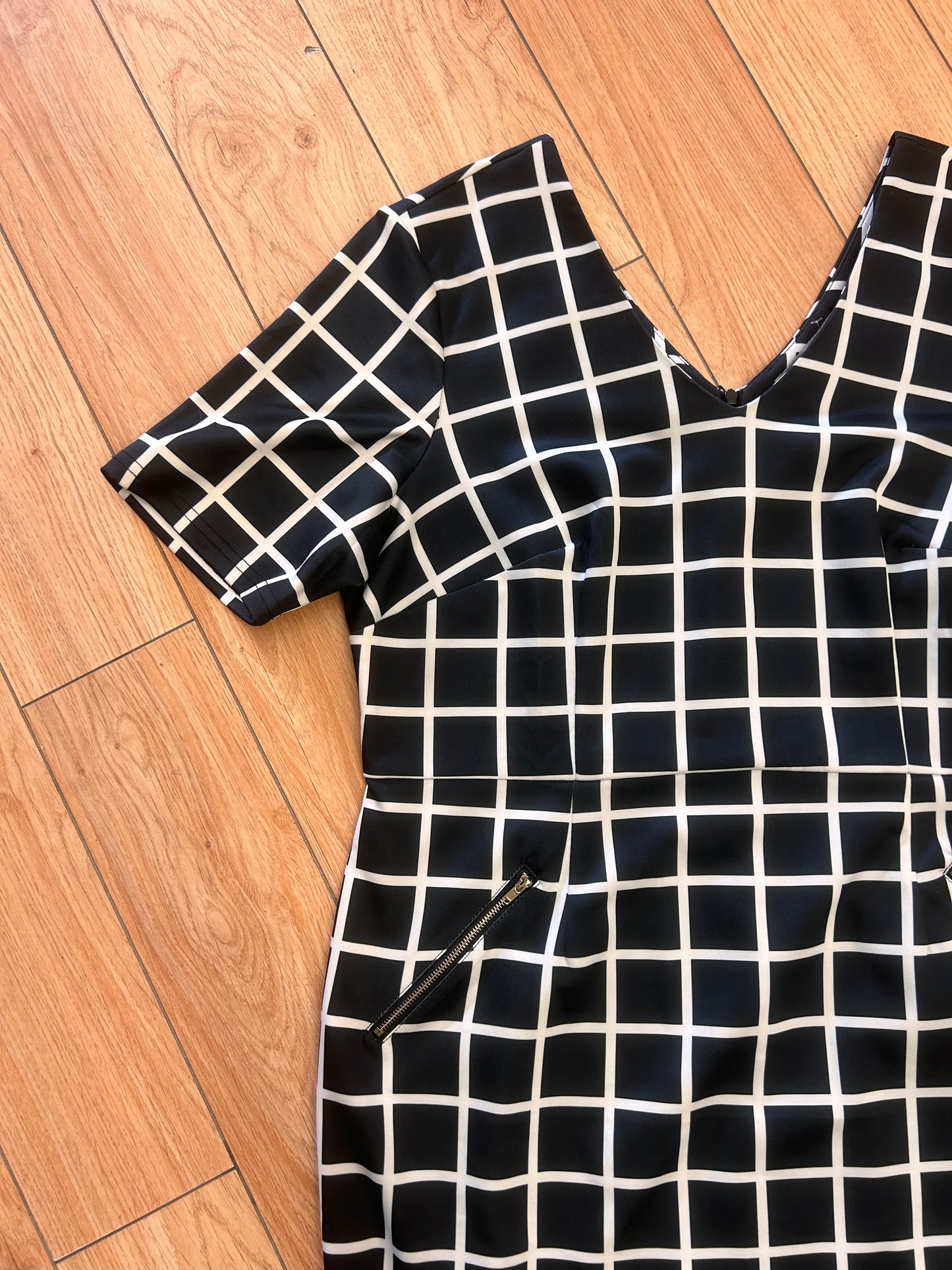 Suzy sheir 1x black plaid dress