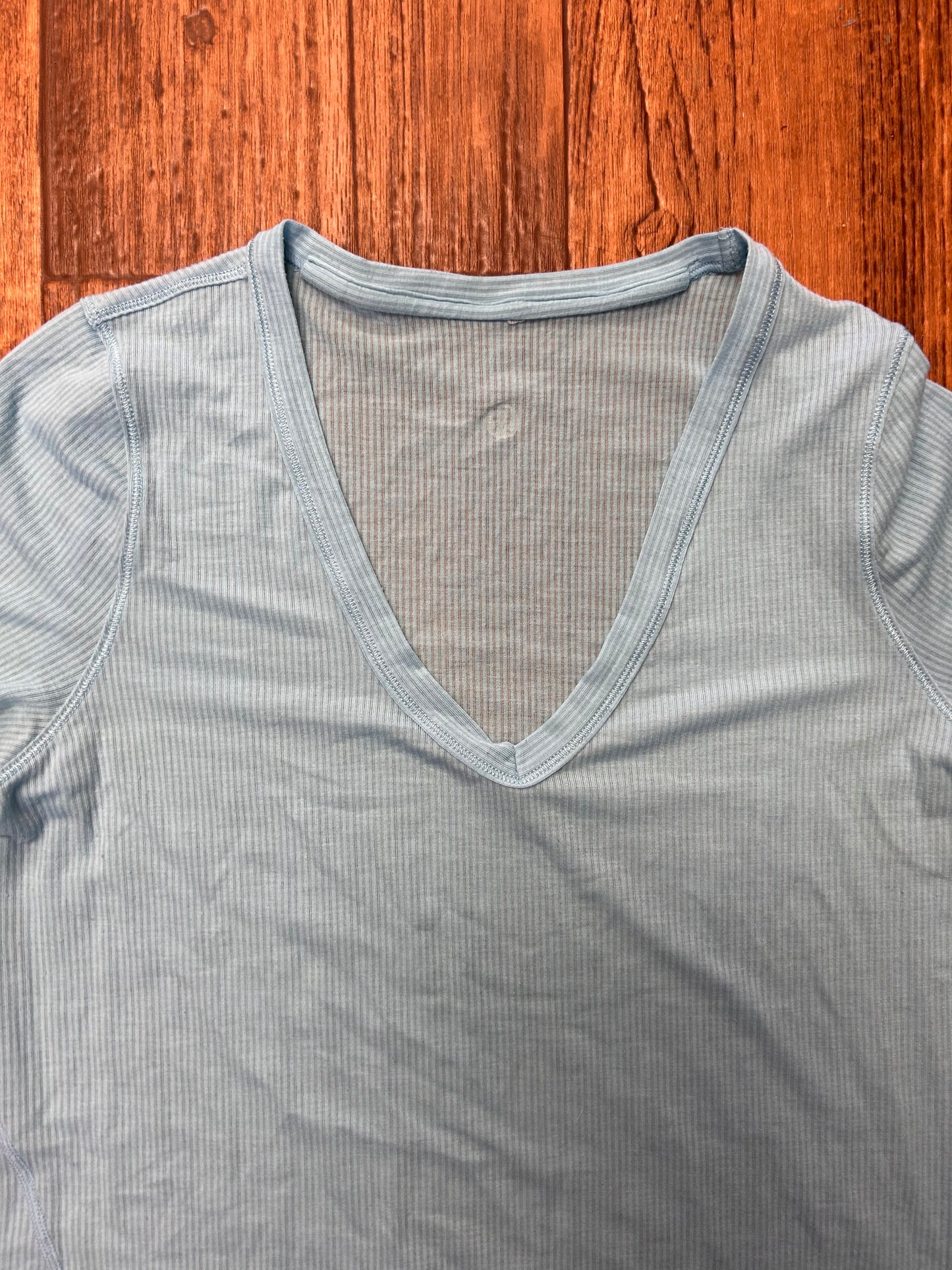 Lululemon size 6 T-shirt